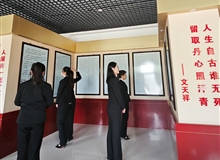 信息技術(shù)學(xué)院開(kāi)展“鑄魂?2024?清明祭英烈”英烈祭奠活動(dòng)