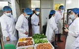 嚴(yán)格落實(shí)學(xué)校主體責(zé)任，堅(jiān)決筑牢食品安全防線