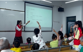 青春三下鄉(xiāng)∣童語(yǔ)同音  共筑未來(lái)——“聲潤(rùn)?quán)l(xiāng)土”志愿服務(wù)團(tuán)開展社區(qū)兒童推普特色活動(dòng)